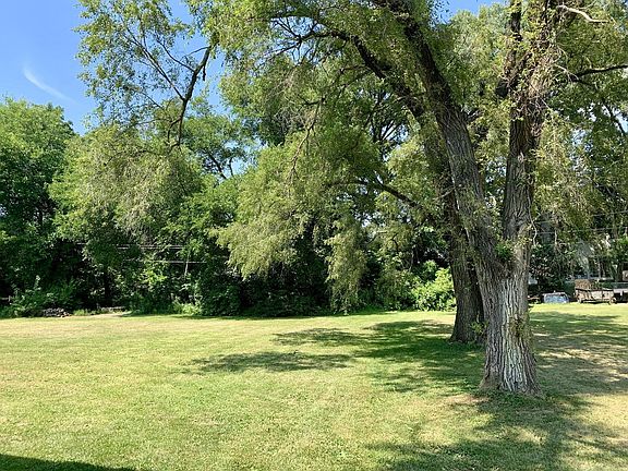 2nd image of 32W526 Forest Dr