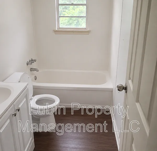 1437 Springdale St — Photo 6