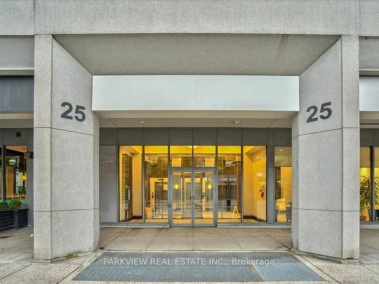 25 Lower Simcoe St #1118 — Photo 1