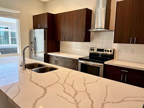 4th image of 915 E Missouri Ave #18