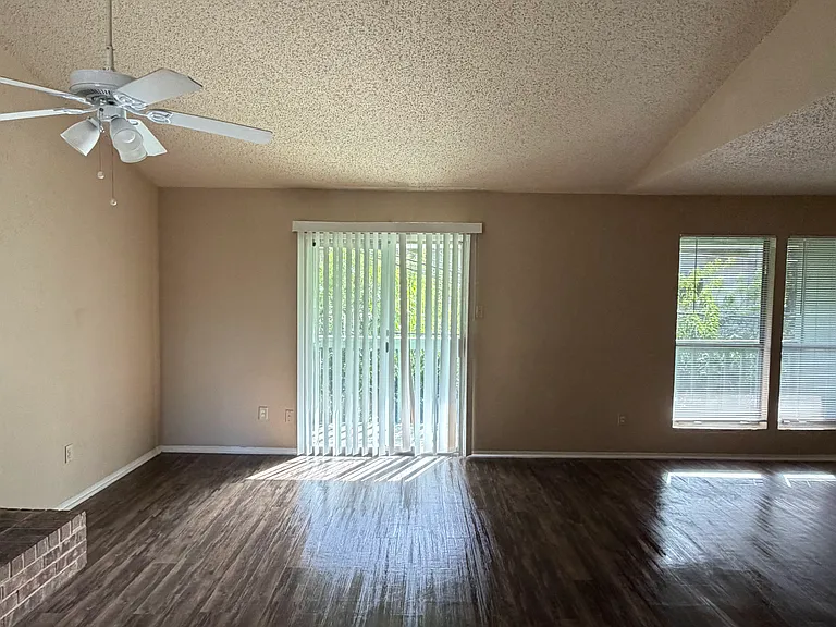 11904 Alpheus Ave #C — Photo 6