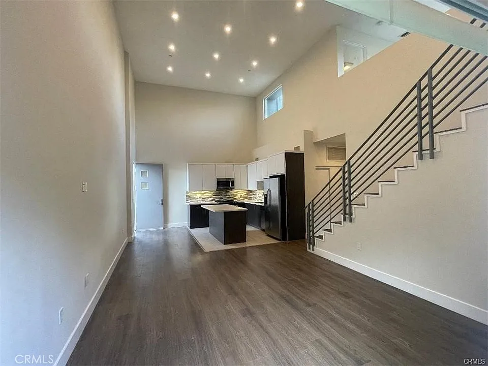 6445 Woodley Ave #204