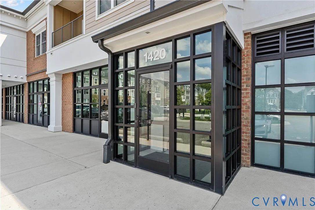 2 bed, 1037 sqft, $2,200 — Photo 1