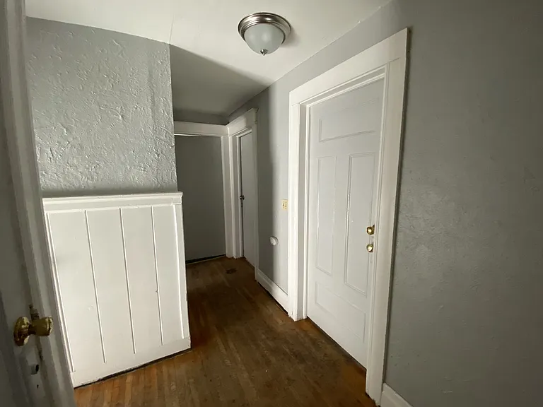 122 Hobart St — Photo 7