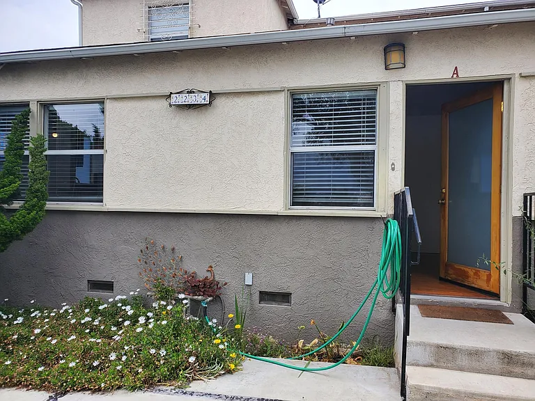 2234 Delaware Ave #A — Photo 2