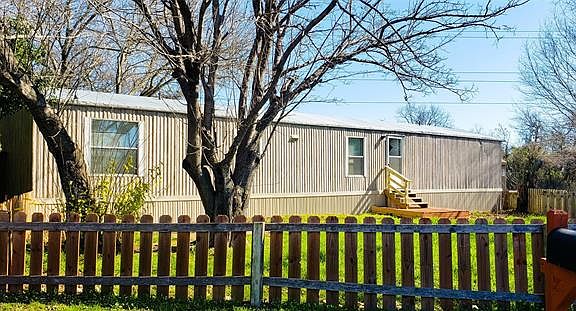 3rd image of 416 Greenfield Dr