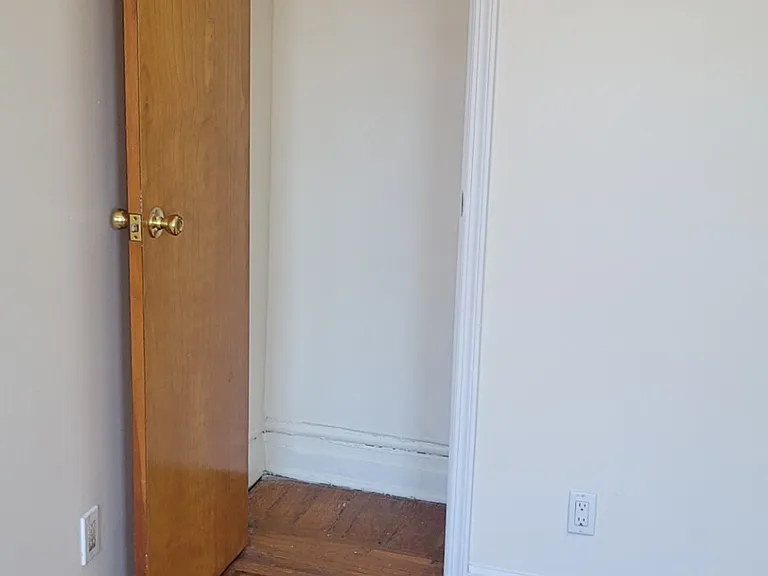 550 79th St #3 — Photo 7