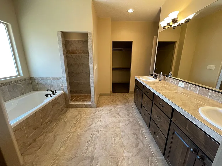 83 N Lee Ln — Photo 12