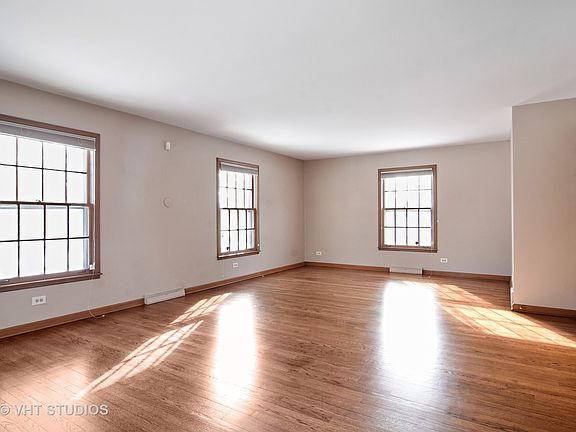 2nd image of 130 Palm Dr