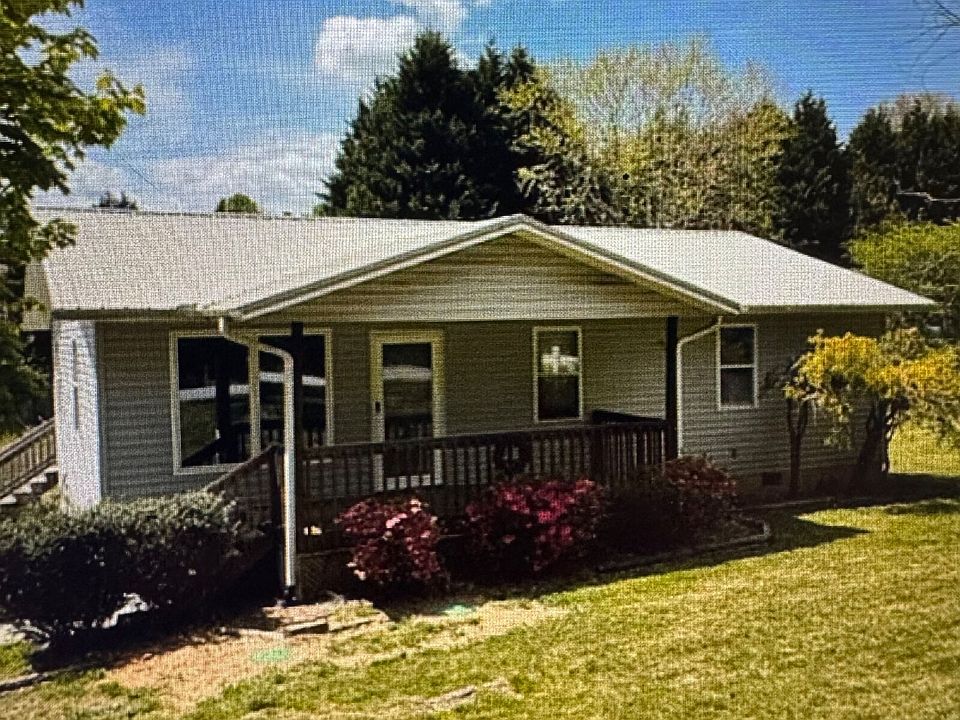 1st image of 18 Grove Hills Dr