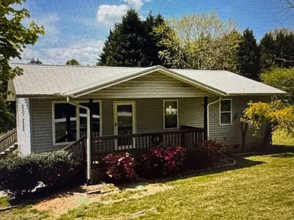 18 Grove Hills Dr, Flat Rock, NC 28731