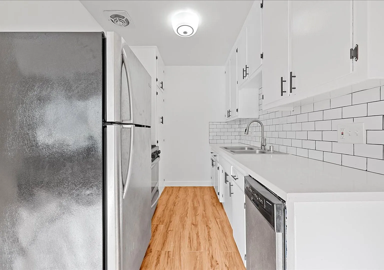 Beautiful North Hollywood Apartment! — Photo 2