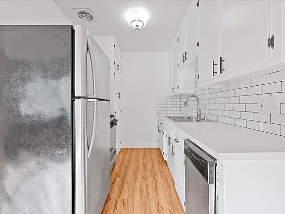 2nd image of 6114 Cahuenga Blvd APT 3