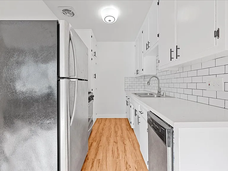 6114 Cahuenga Blvd #3 — Photo 2