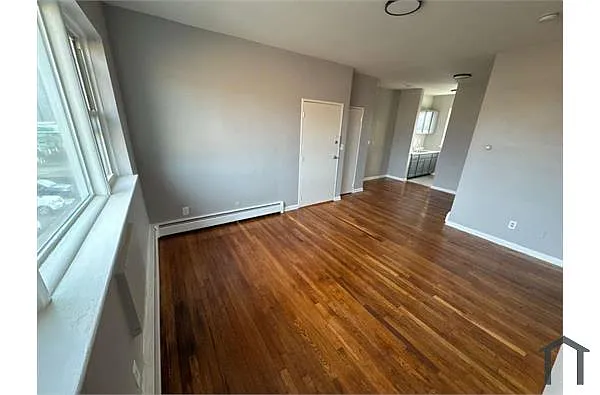 Building Photo - 605 Nye Ave #B5