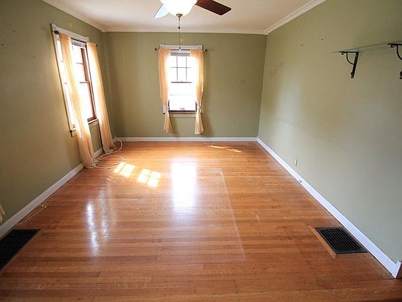 5th image of 3428 S New Jersey St