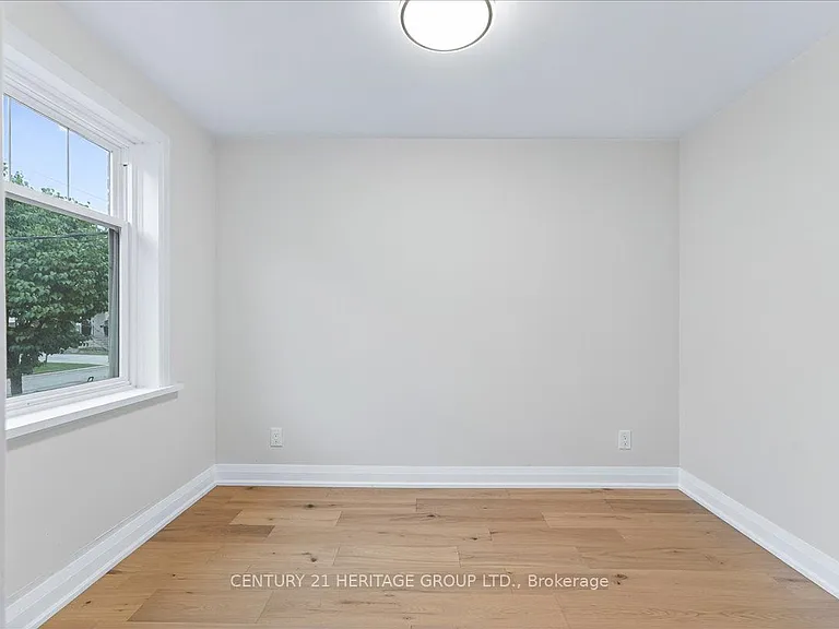 39 Reiner Rd #UPPER — Photo 11