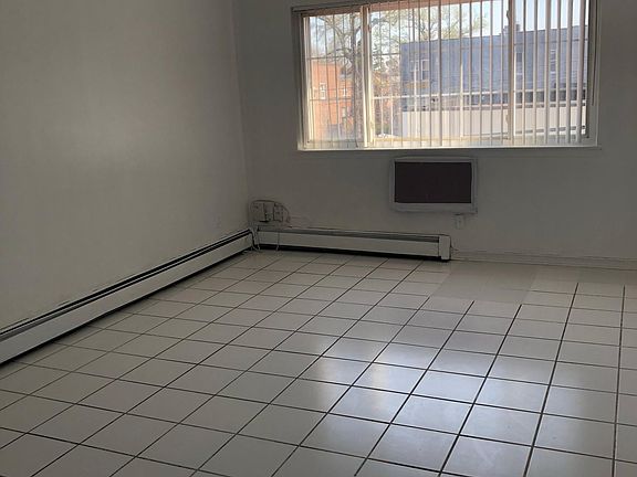 2nd image of 1053 Mace Ave #2
