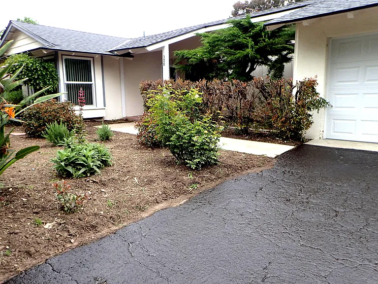 308 N La Patera Ln — Photo 2