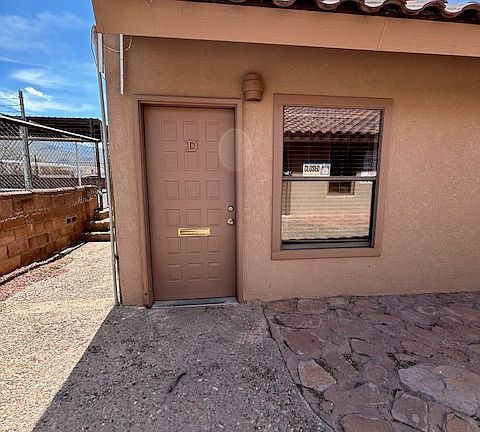 2nd image of 800 Scenic Dr #D