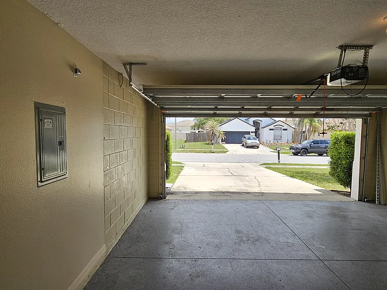 7642 Fordham Creek Ln — Photo 16