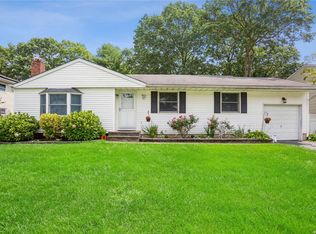 1545 Carl Ave, Holbrook, NY 11741