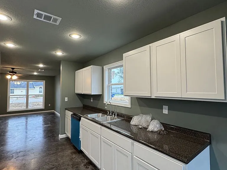 526 Maple St — Photo 12