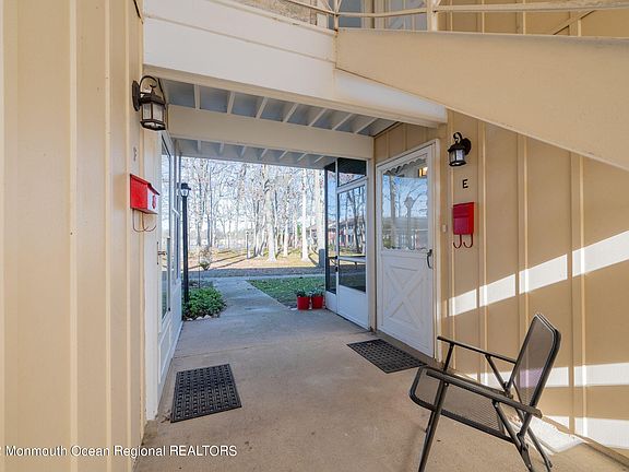 3rd image of 48 E Cambridge Ct