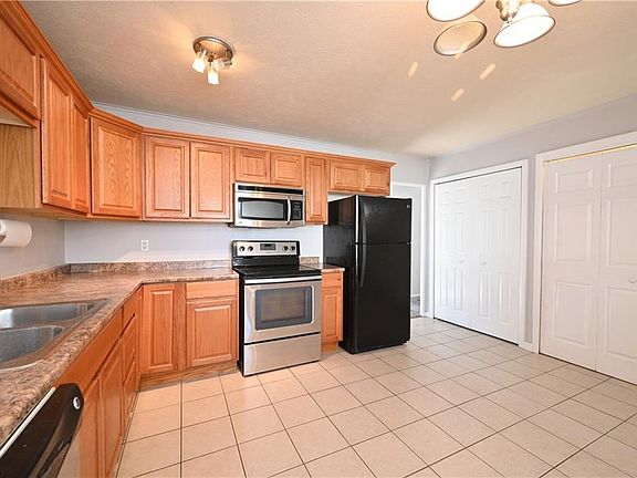 4th image of 424 Ambler Dr