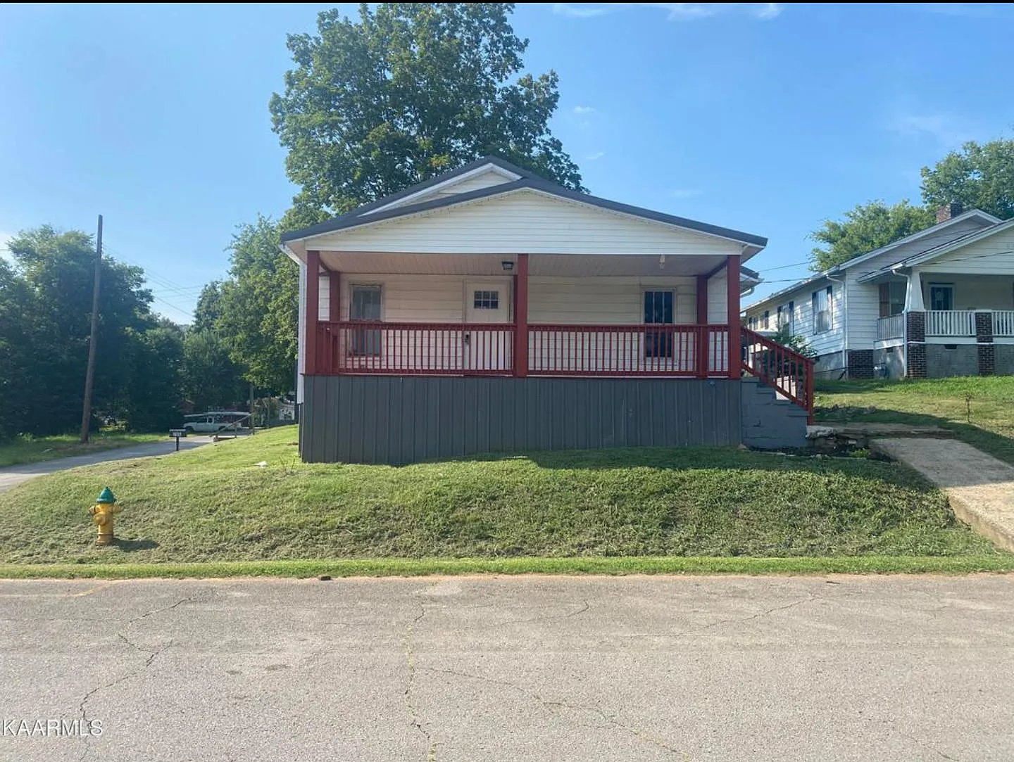 206 Ferry St — Photo 2