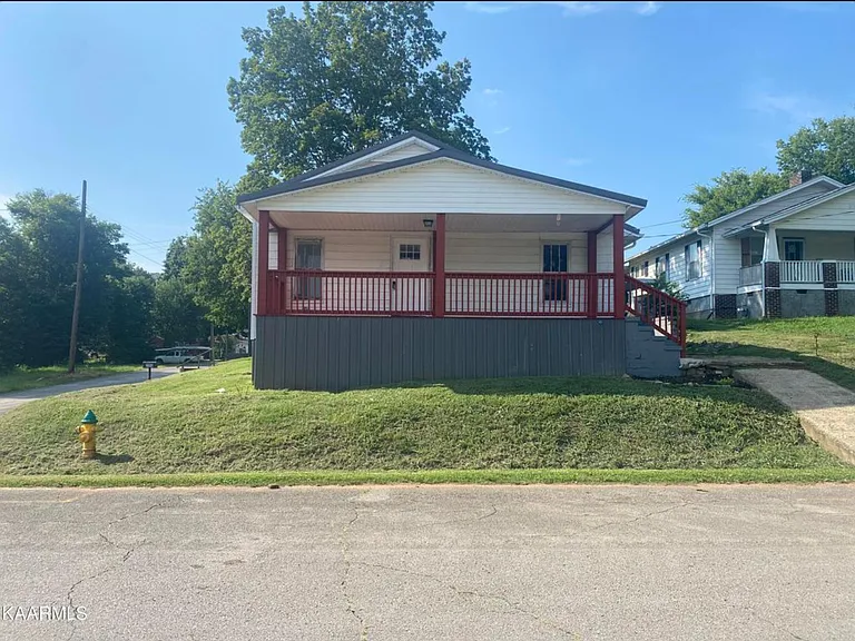 206 Ferry St — Photo 2