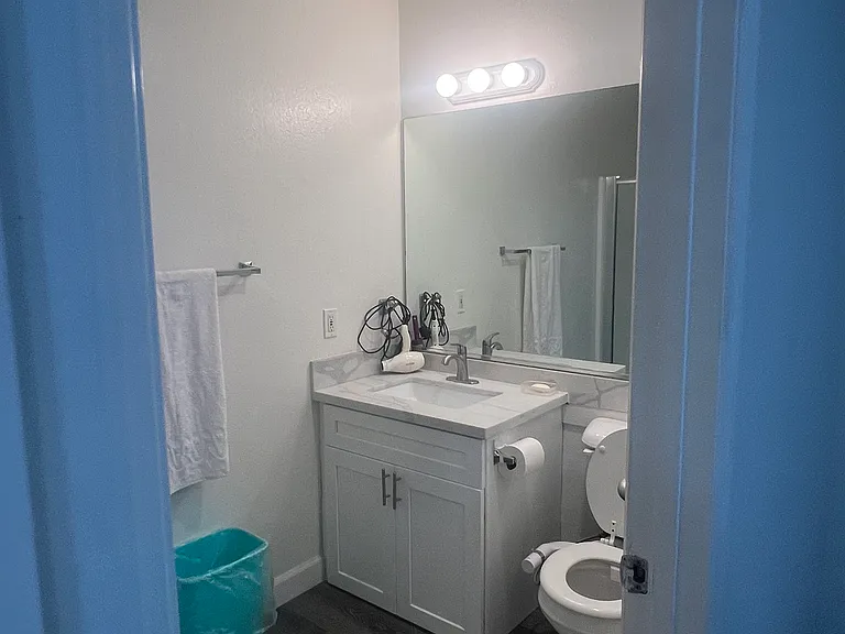 4717 Ben Ave Apartments — Photo 19