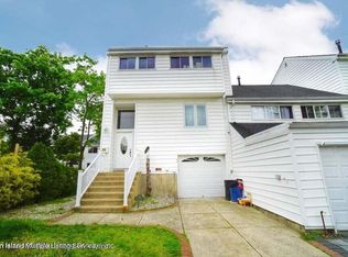 40 Chestnut Cir, Staten Island, NY 10312