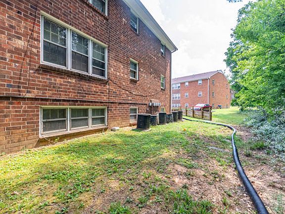 4th image of 142 Wesley Dr APT 1