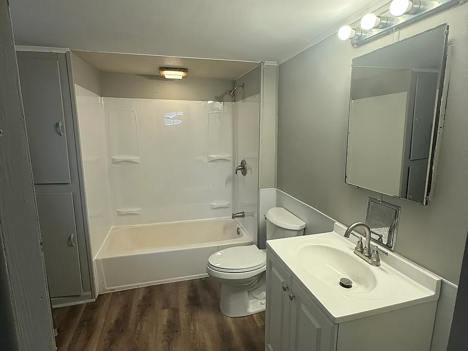 27 Main St #1