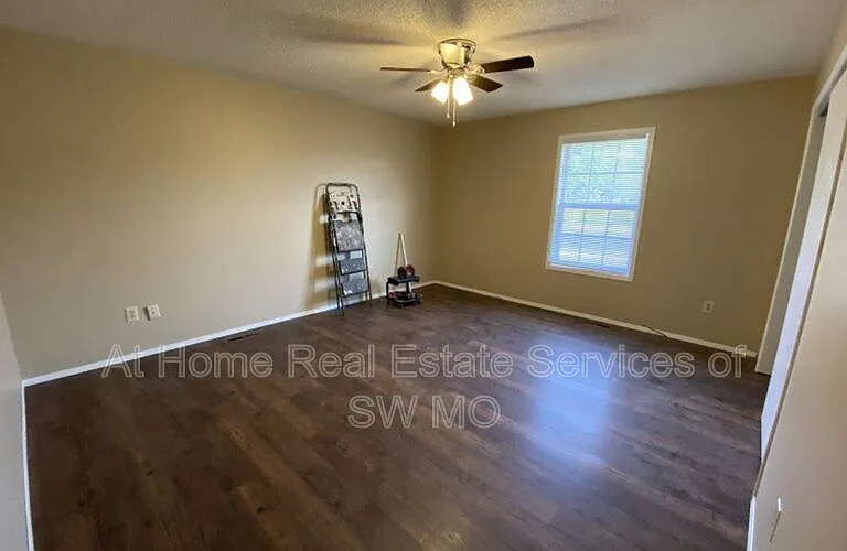 1207 W Sunset St #B — Photo 7