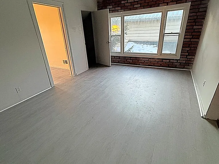 638 Carbon St — Photo 12