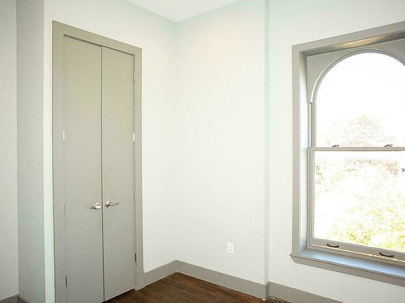 3rd image of 570 Hancock St #4D