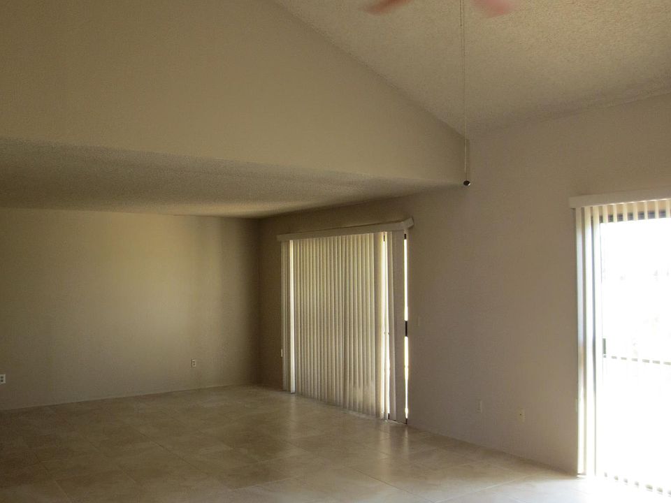 2nd image of 10190 S Del Rey Dr