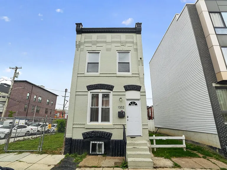 1302 N Dover St — Photo 3