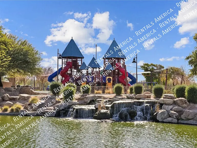 3380 N Camden Dr — Photo 56