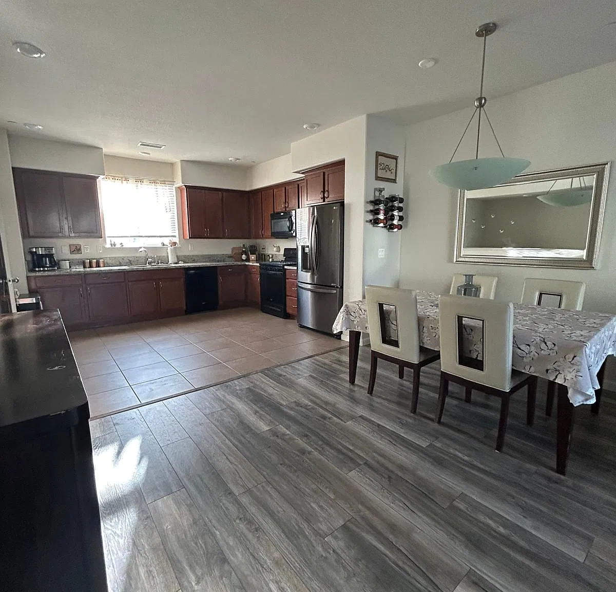 3 bed, 2.5 bath, 1447 sqft, $2,600 — Photo 2