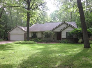 1896 Country Brook Dr SE, Ada, MI