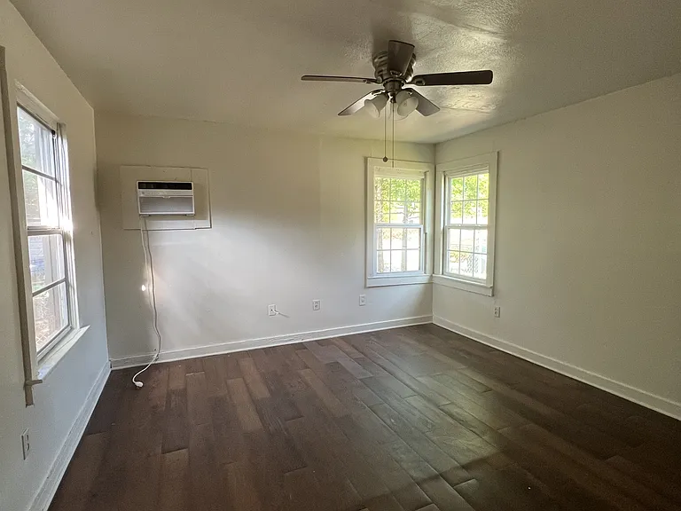 212 N Ross Ave — Photo 2