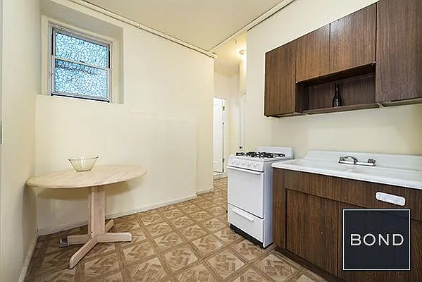 Rented by Bond New York | media 21