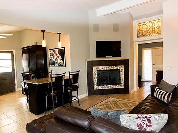 5th image of 972 Orchard Lakes Dr