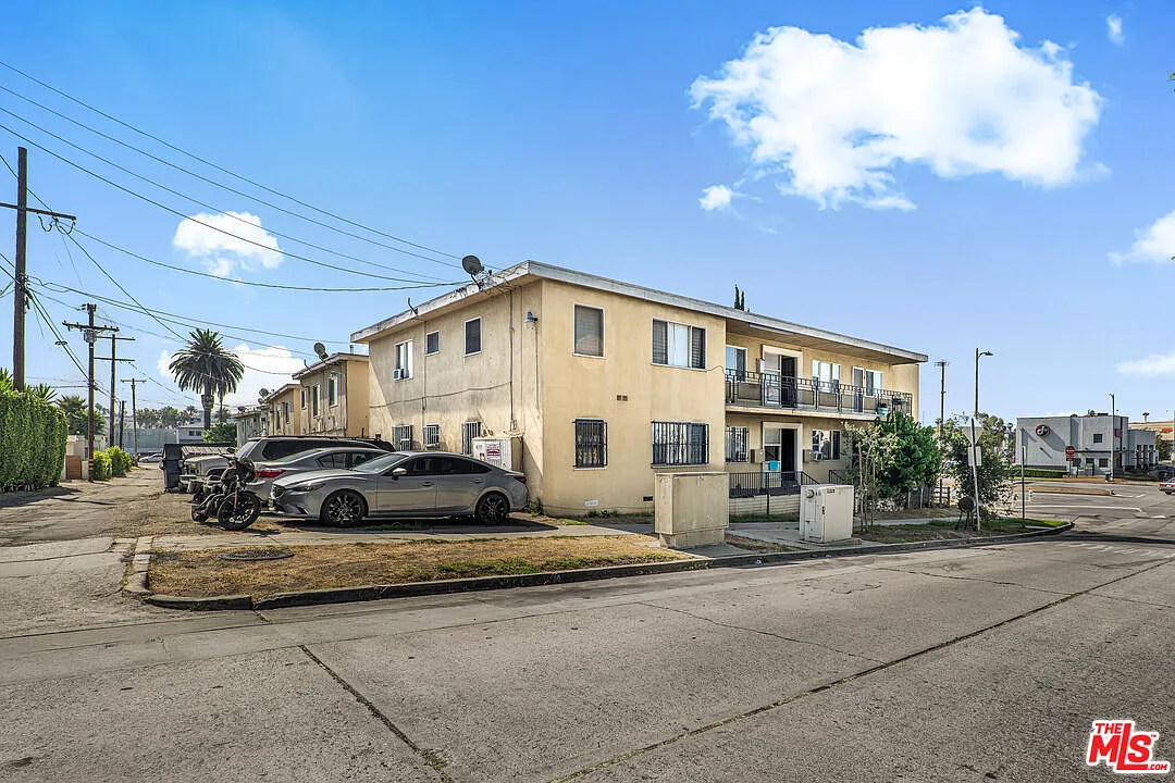1 bed, 1.0 bath, 700 sqft, $2,195 — Photo 1