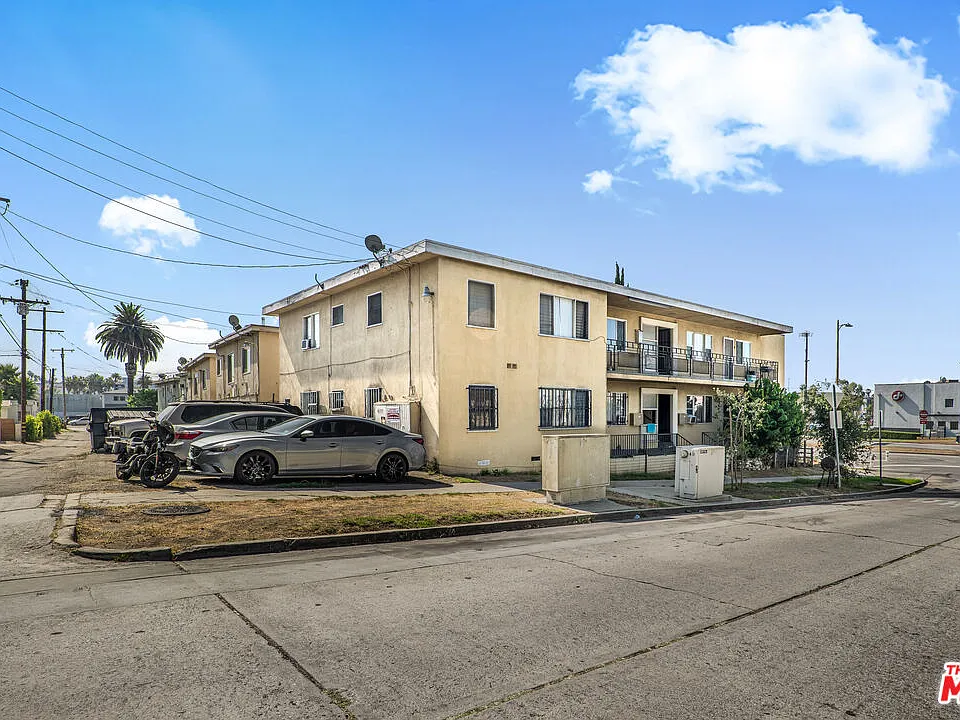 4777 San Vicente Blvd #8