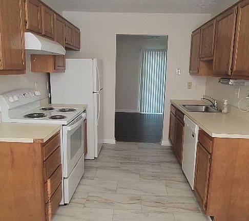 2nd image of 327 Georgetowne Ct