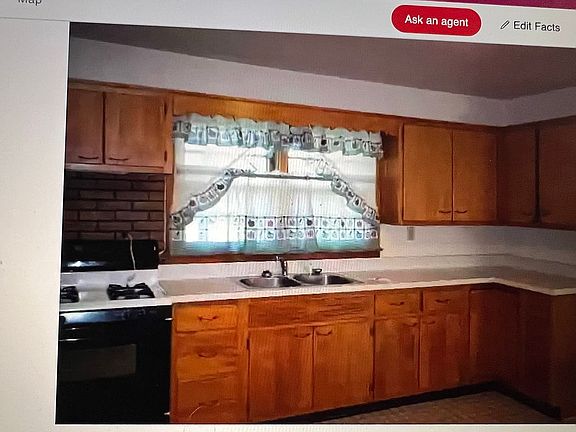 3rd image of 302 Cunningham St